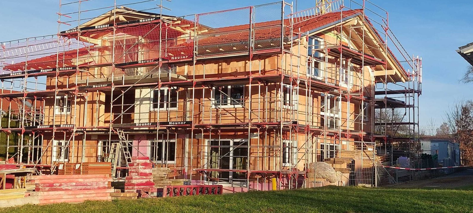 NEUBAU - Exclusives Wohnen mit Bergblick - Ihr neues Zuhause im Grünen – familienfreundlich, hochwertig, zukunftssicher 