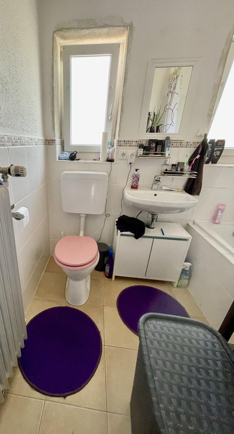 Badezimmer mit Fenster