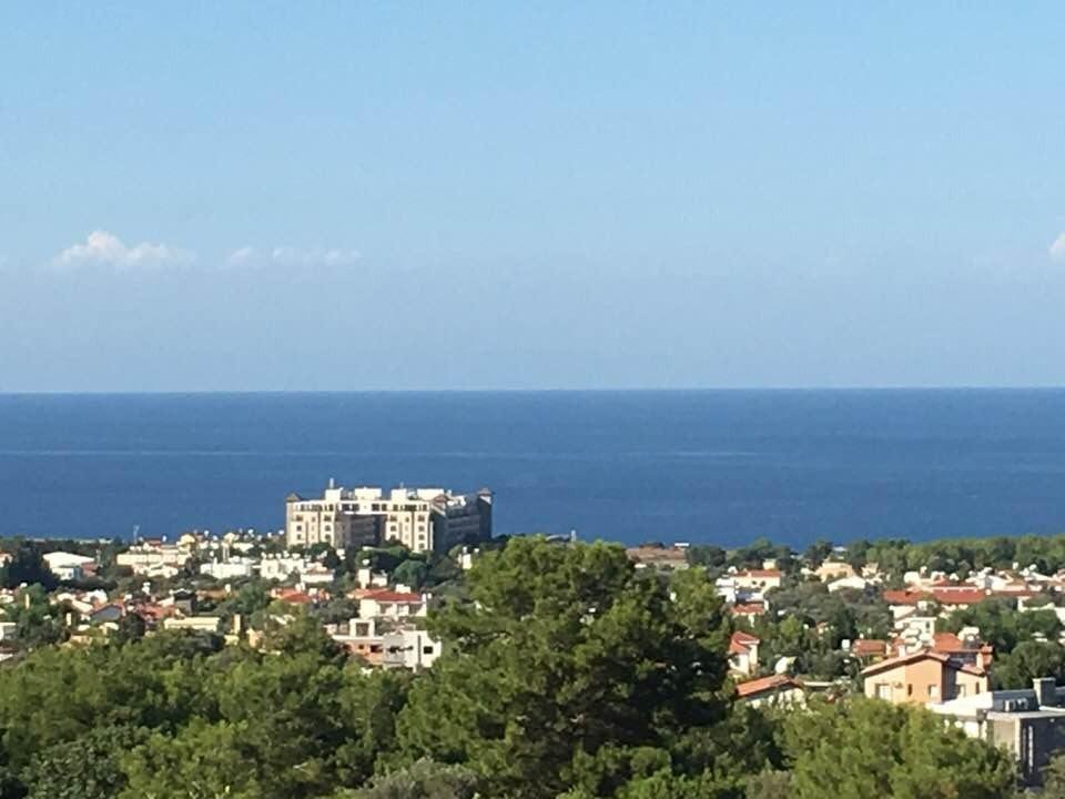 Ausblick auf Girne und das Meer Ausblick auf Girne und das Meer