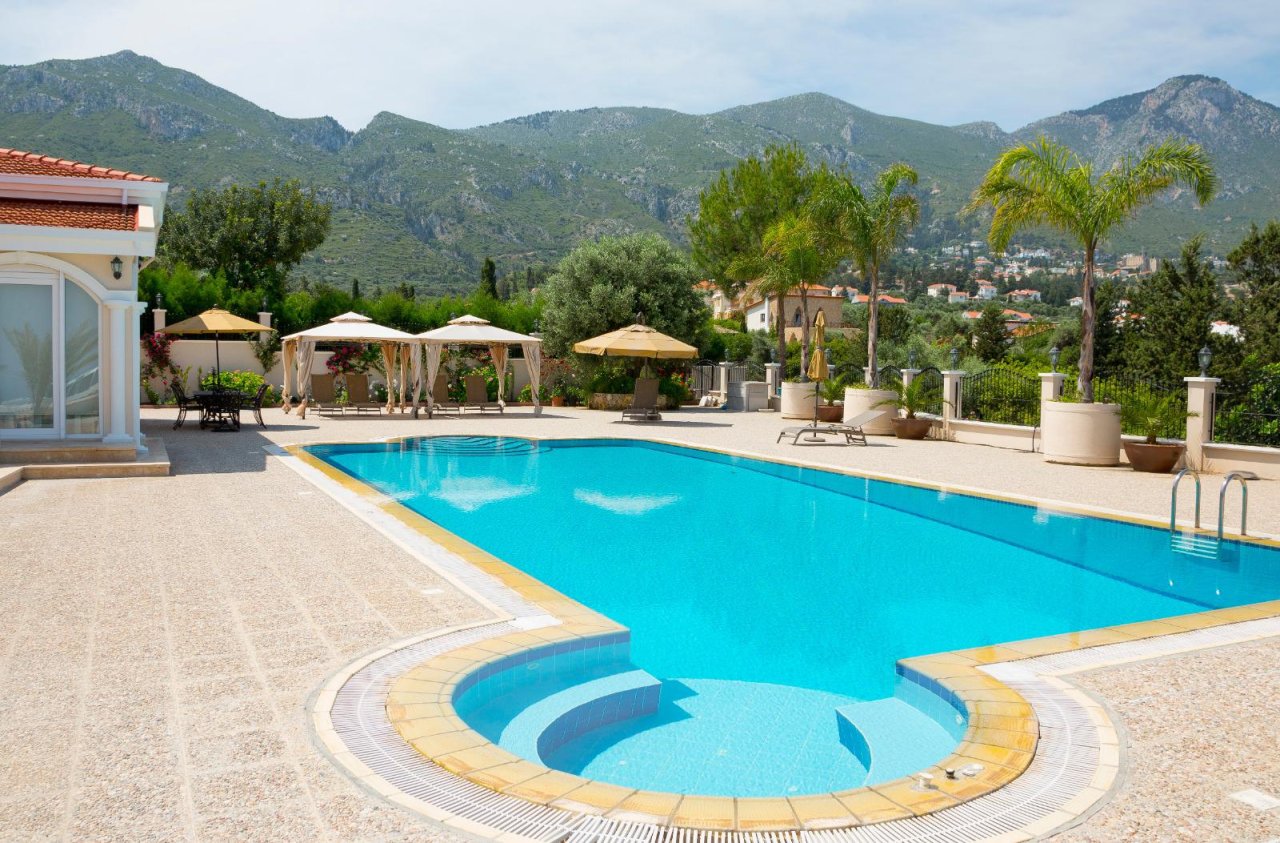 Terrasse und Pool für viele Gäste Terrasse und Pool für viele Gäste