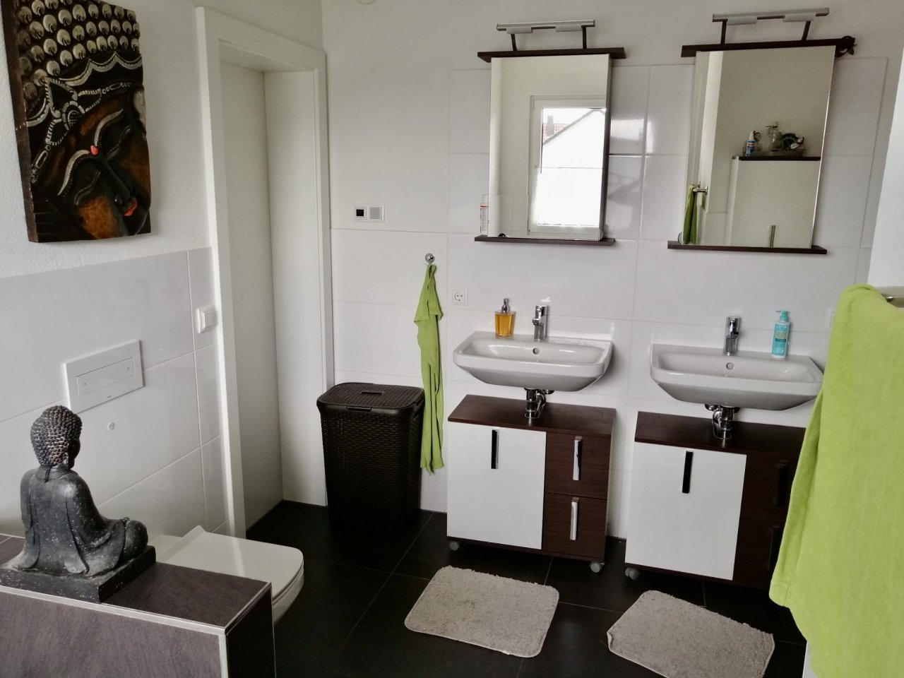 Badezimmer mit 2 Waschbecken