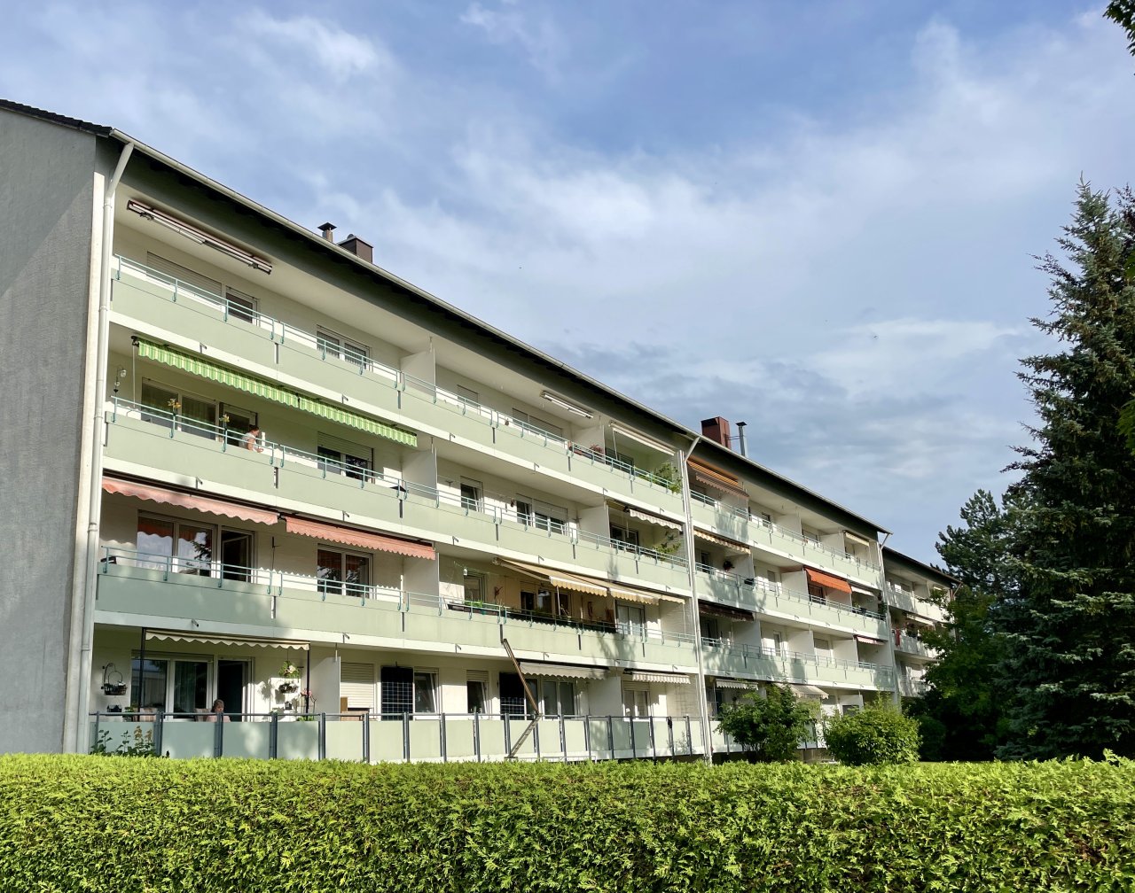 Westseite mit schönem großen gepflegtem Garten