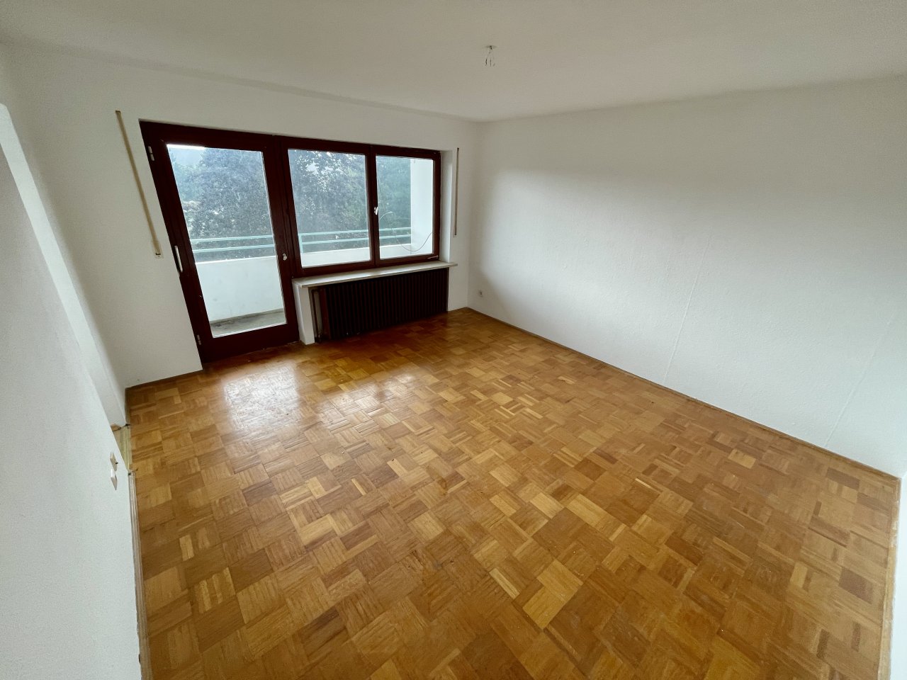 schöner heller Wohnraum
