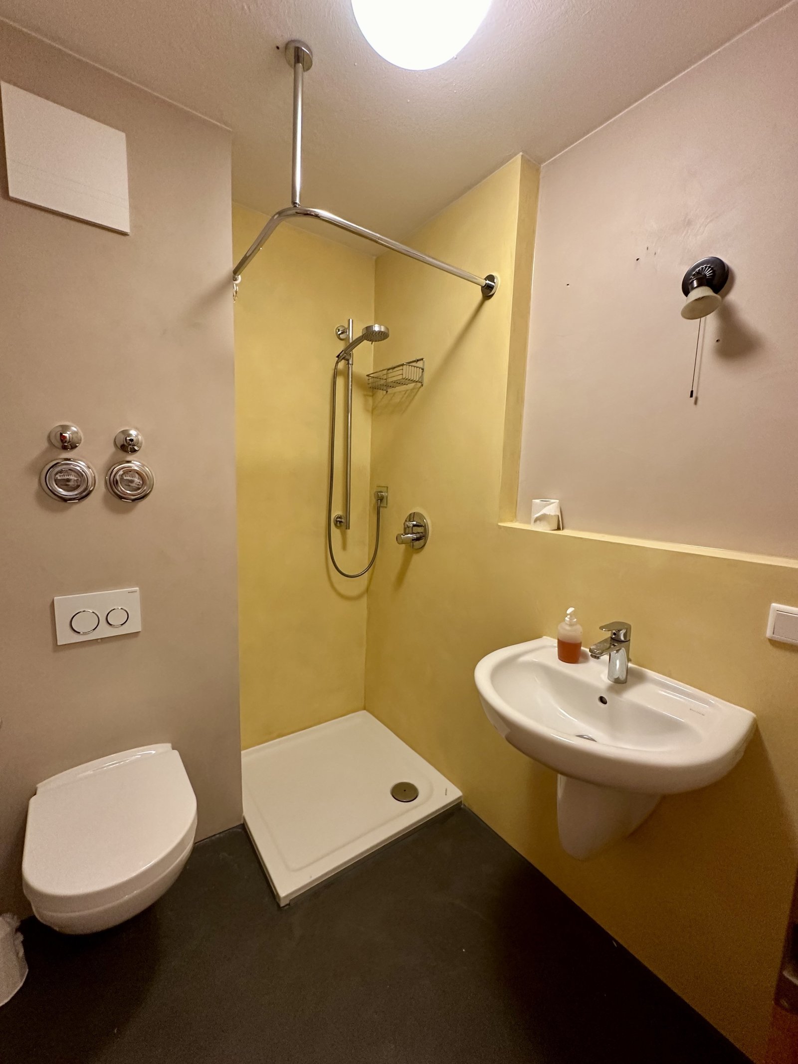 Angrenzendes Badezimmer zum Schlafzimmer