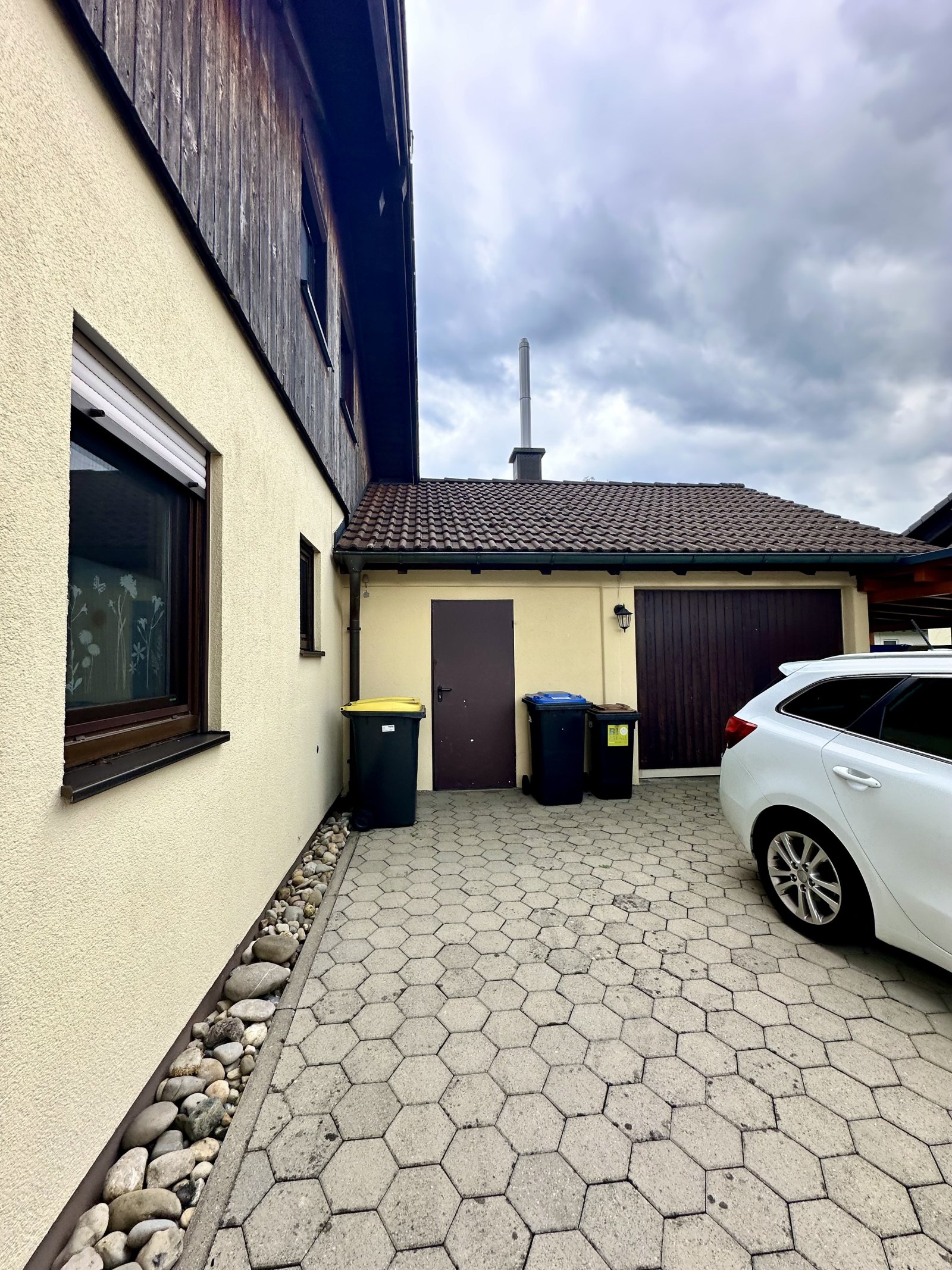 Einfahrt mit viel Platz Einfahrt mit viel Platz