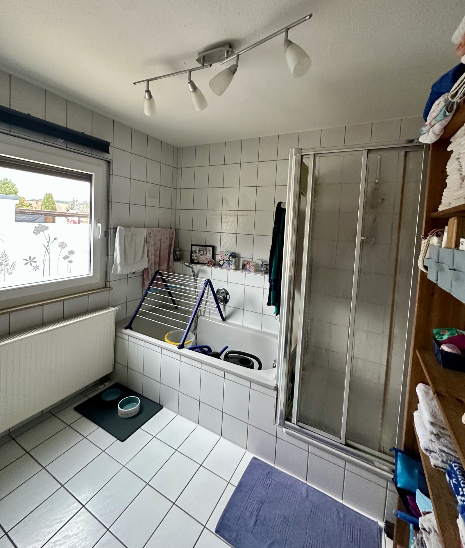 Badezimmer mit Dusche und Wanne EG Badezimmer mit Dusche und Wanne EG